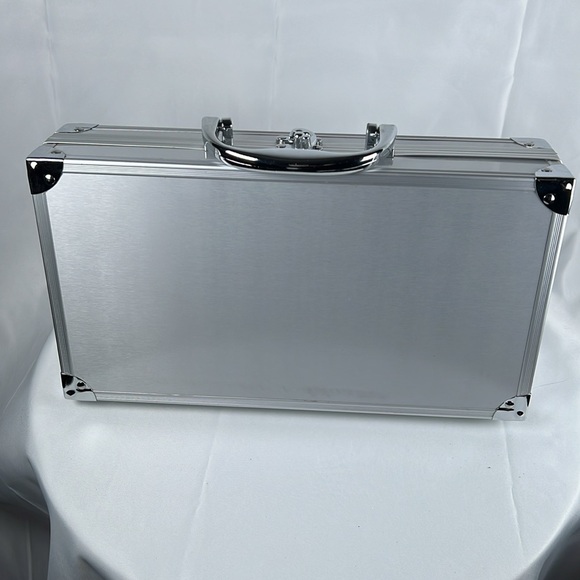 NWOT Portable Golf putter gift set for travel with mini hole cup, balls & putter - Picture 5 of 5